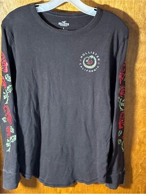 Vtg Hollister Black Long-Sleeve Tee with Red Rose Sleeve Prints Sz S Goth Y2K